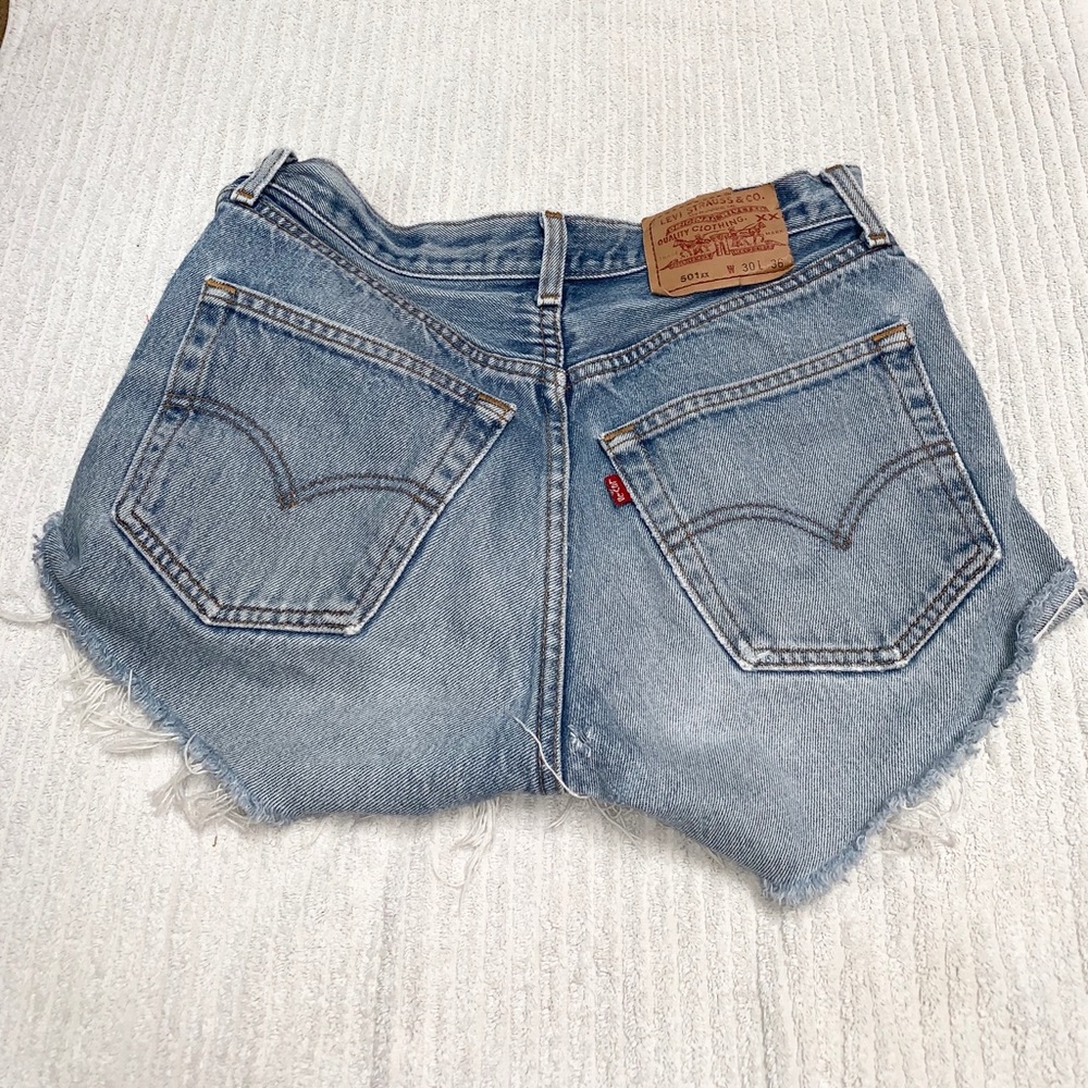 Levi 501 cutoffs